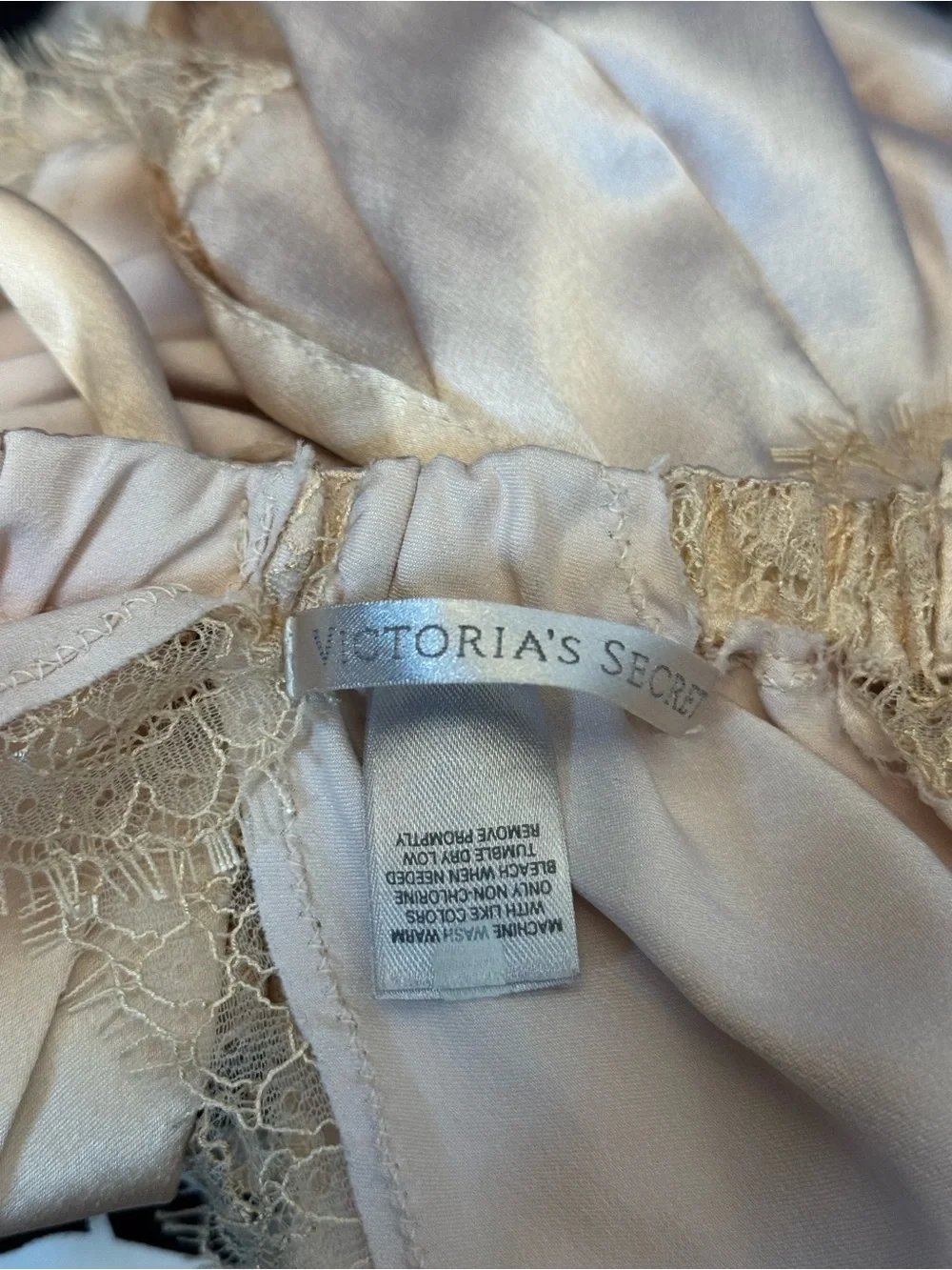 Victorias Secret silky champagne